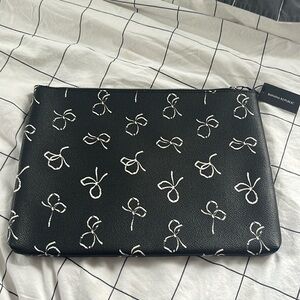 Banana Republic XL zip clutch NWT